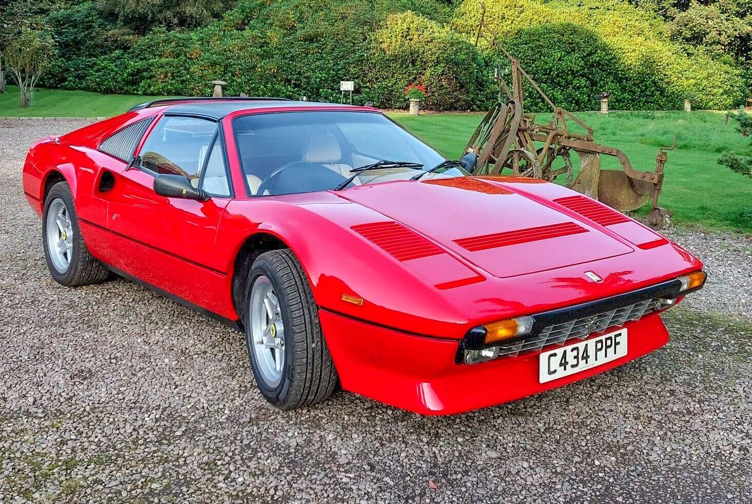Ferrari 308 GTS QV front