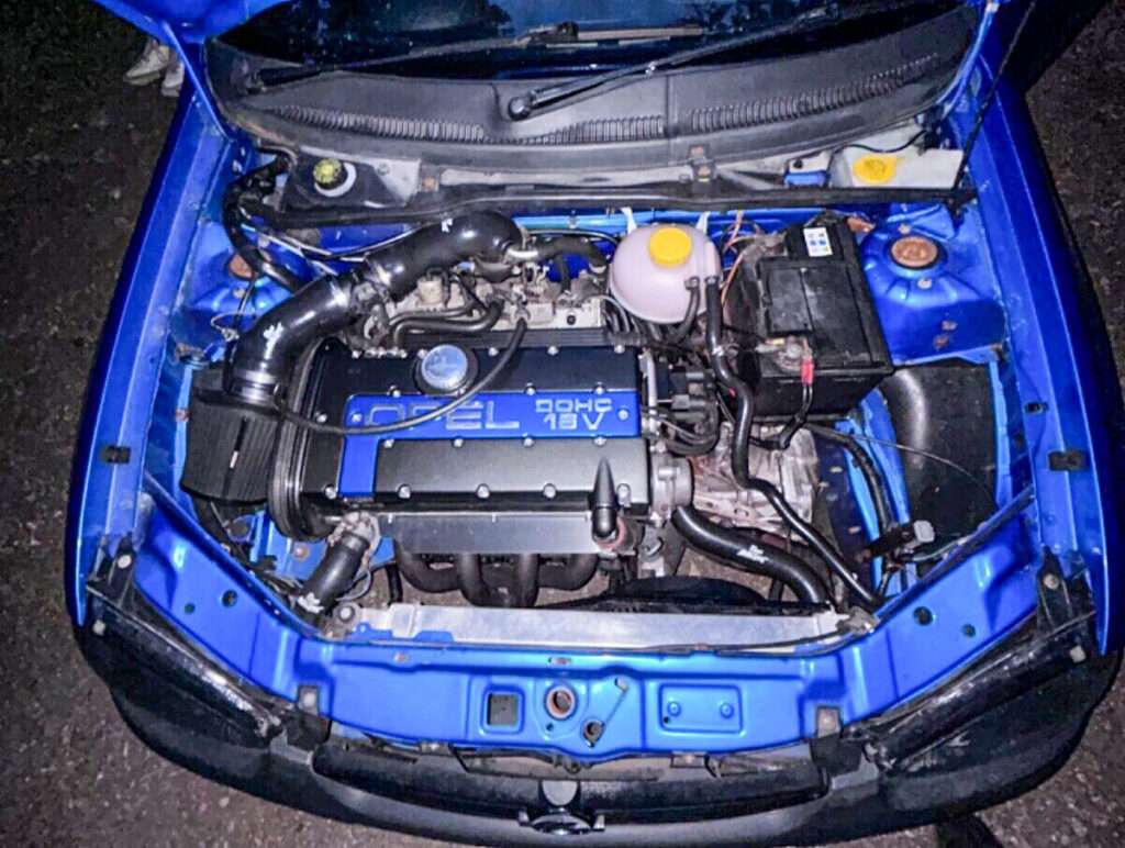 Vauxhall Corsa B RedTop engine bay