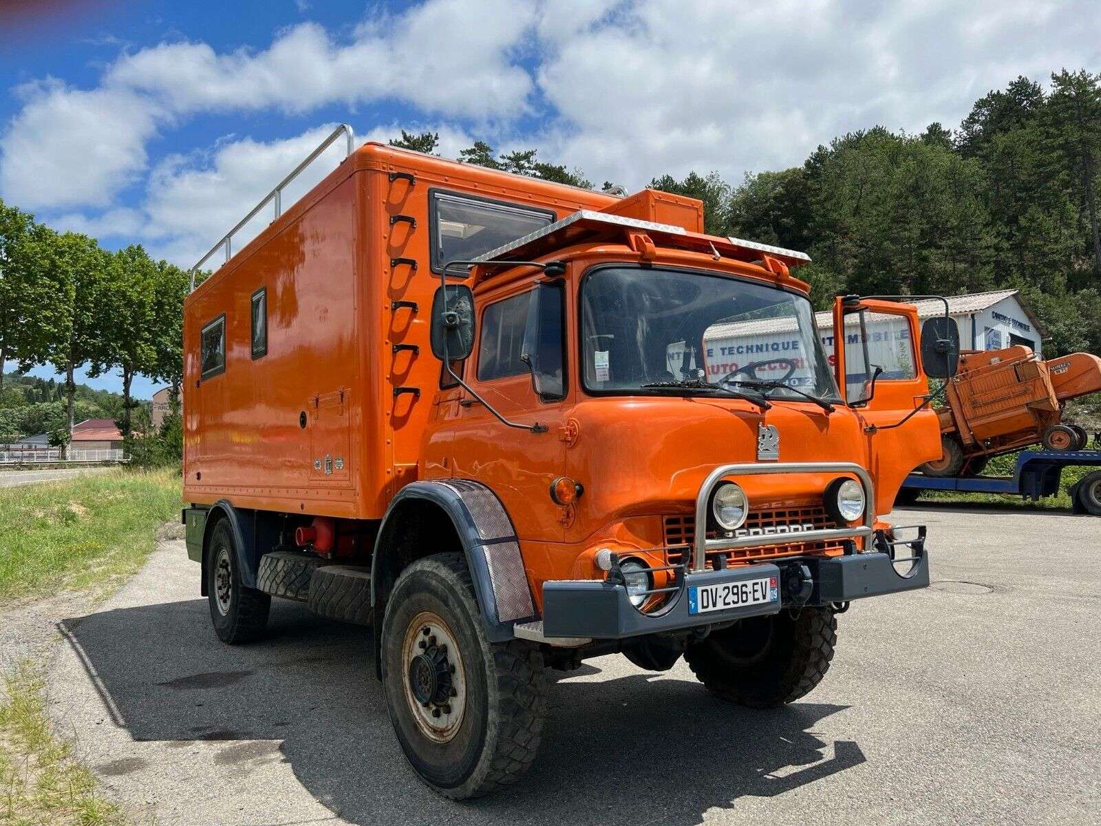 Bedford MJ 1984 Expedition Vehicle front