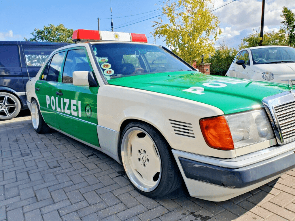 Mercedes W124 German Police car replica 1