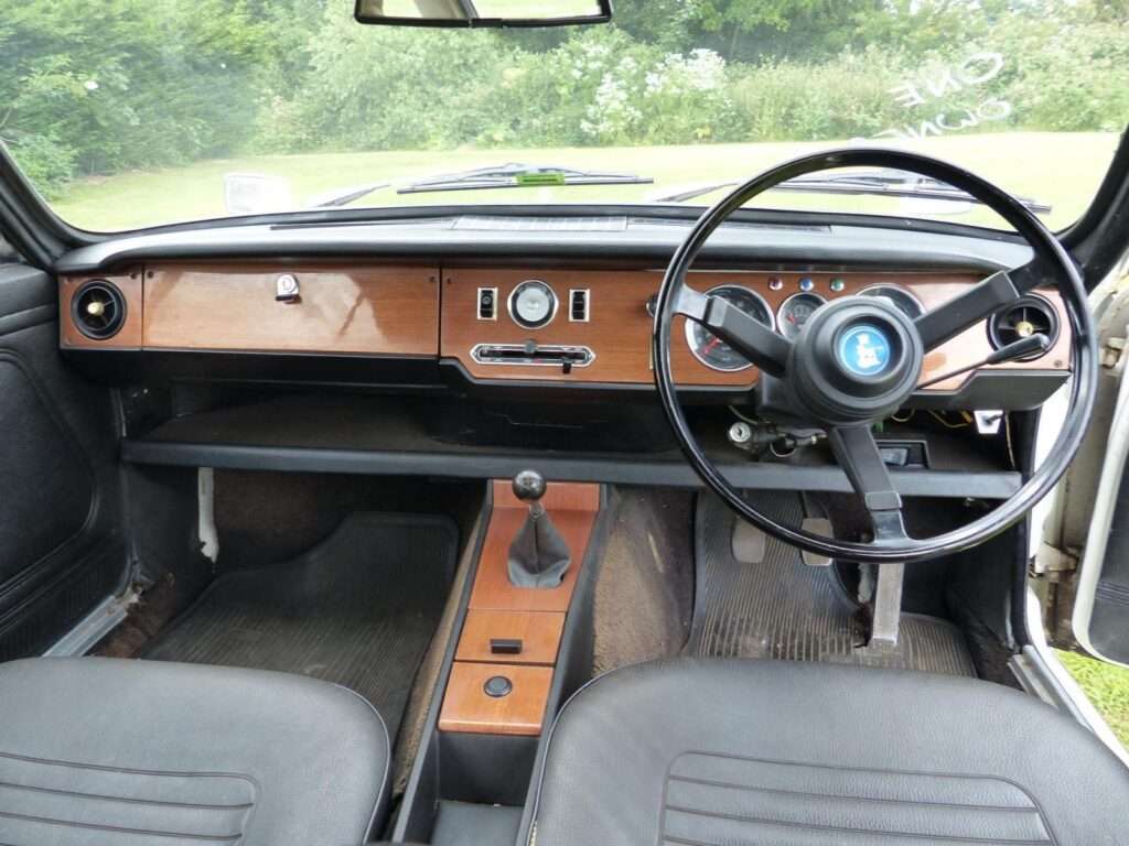Sunbeam Alpine Fastback 1725 interior 1