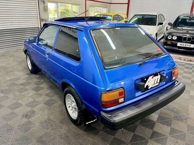 Rear view of late Toyota Starlet KP61 hatchback