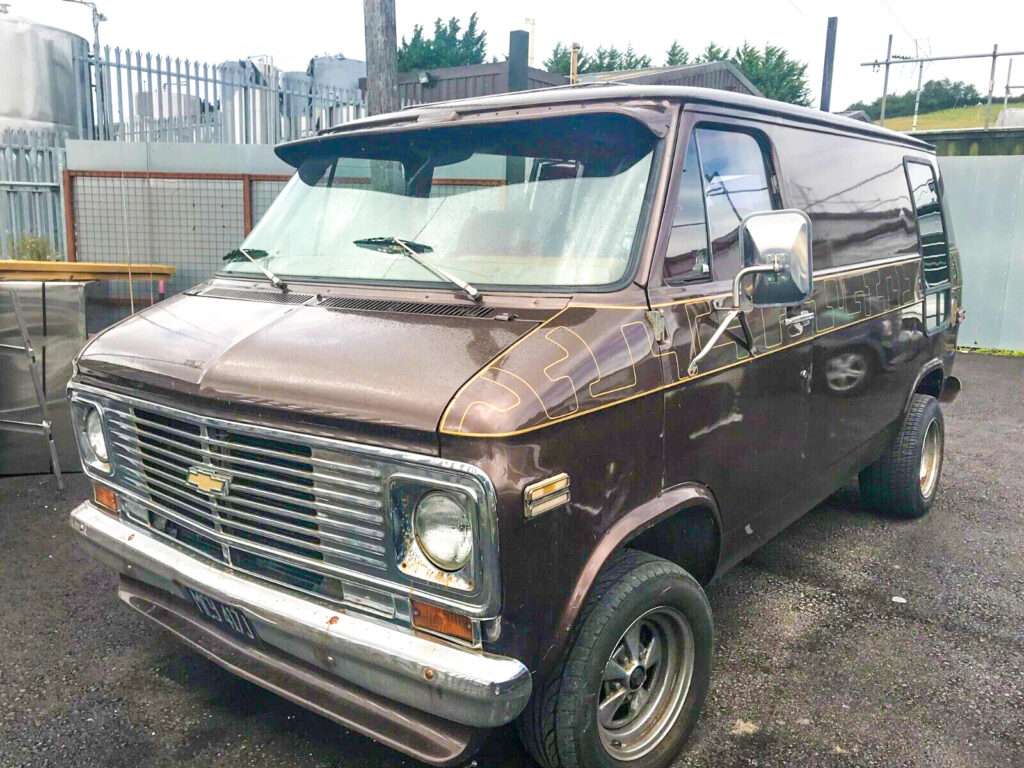 Chevy Shorty V8 day van front