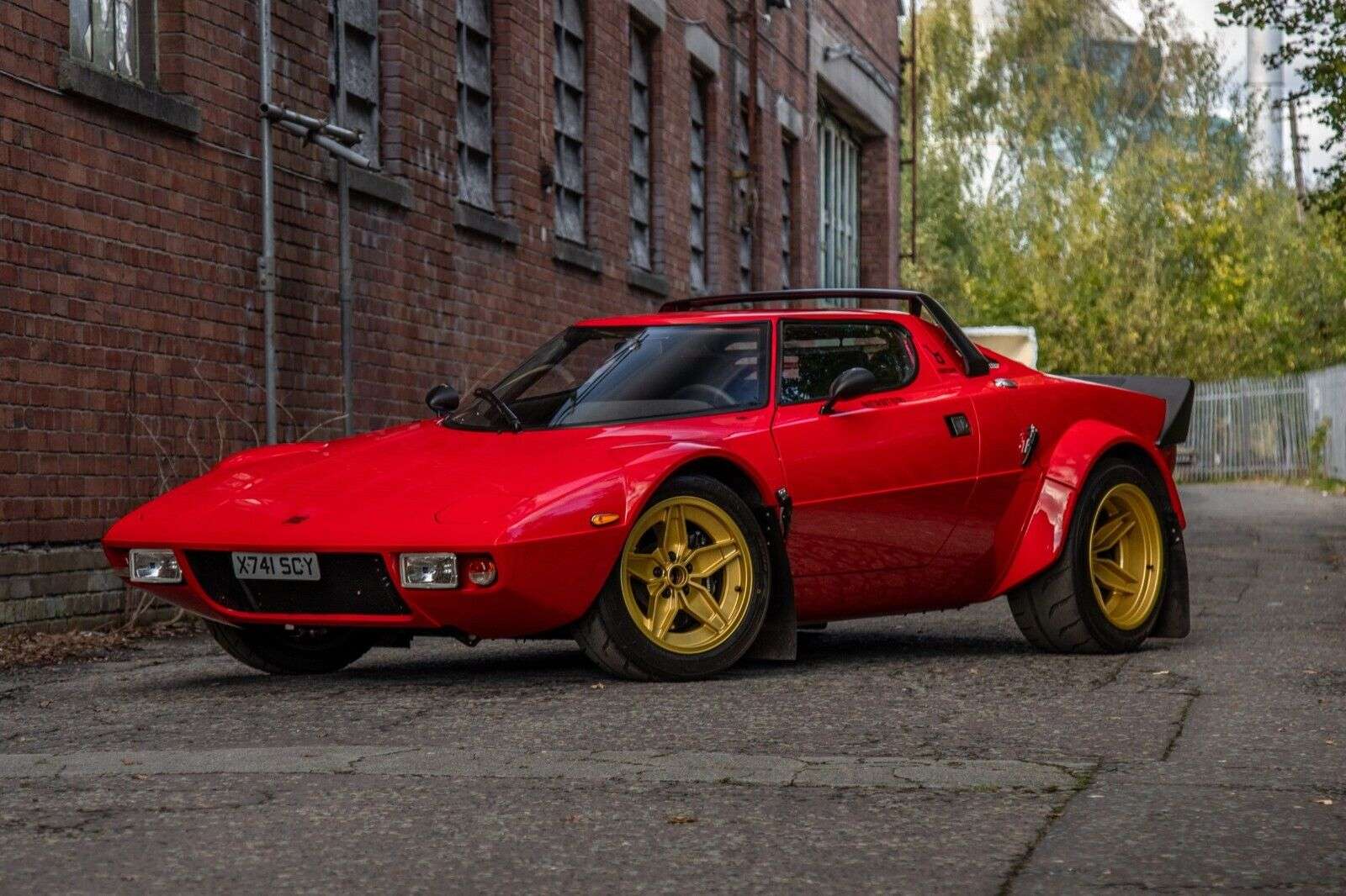 Lancia Stratos Rally Car Replica front