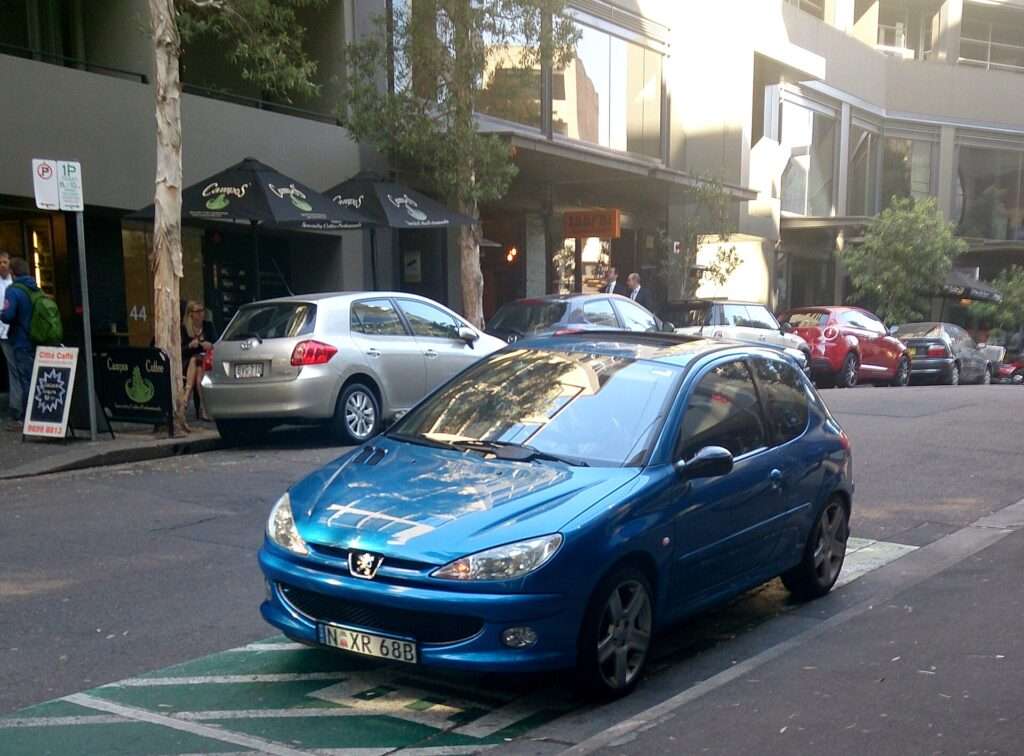 Peugeot 206 GTI 180, front three-quarter view