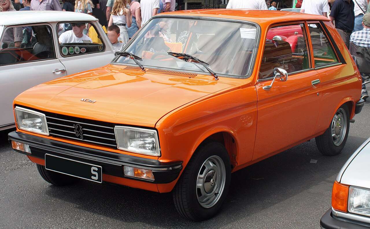 Orange Peugeot 104 ZS