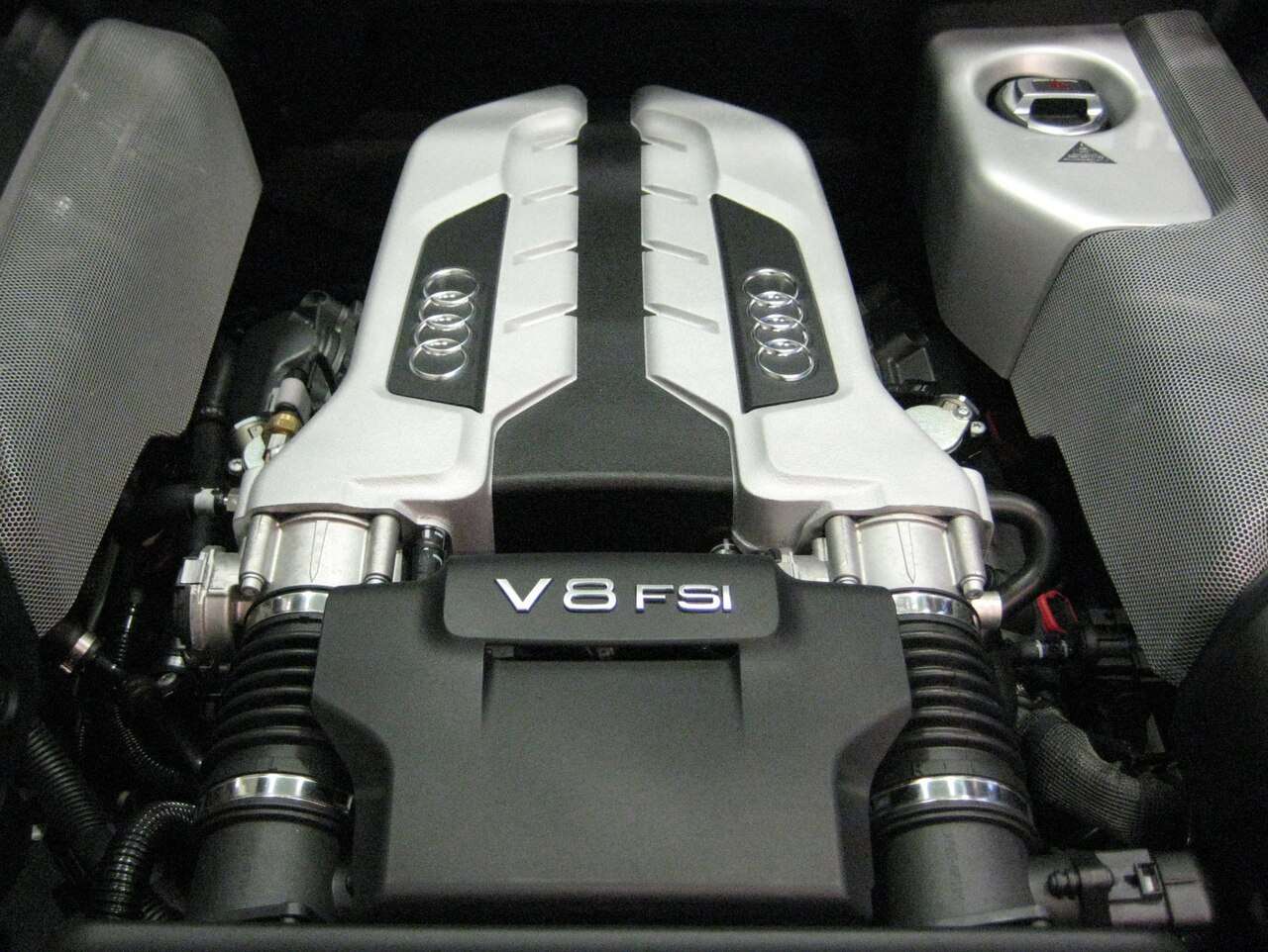 Audi R8 V8 engine