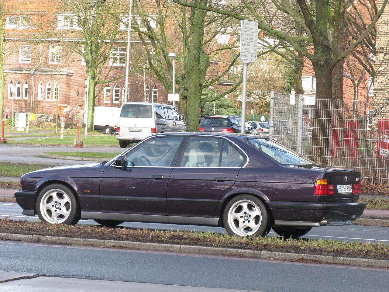 BMW M5 (E34) alternative view or variant