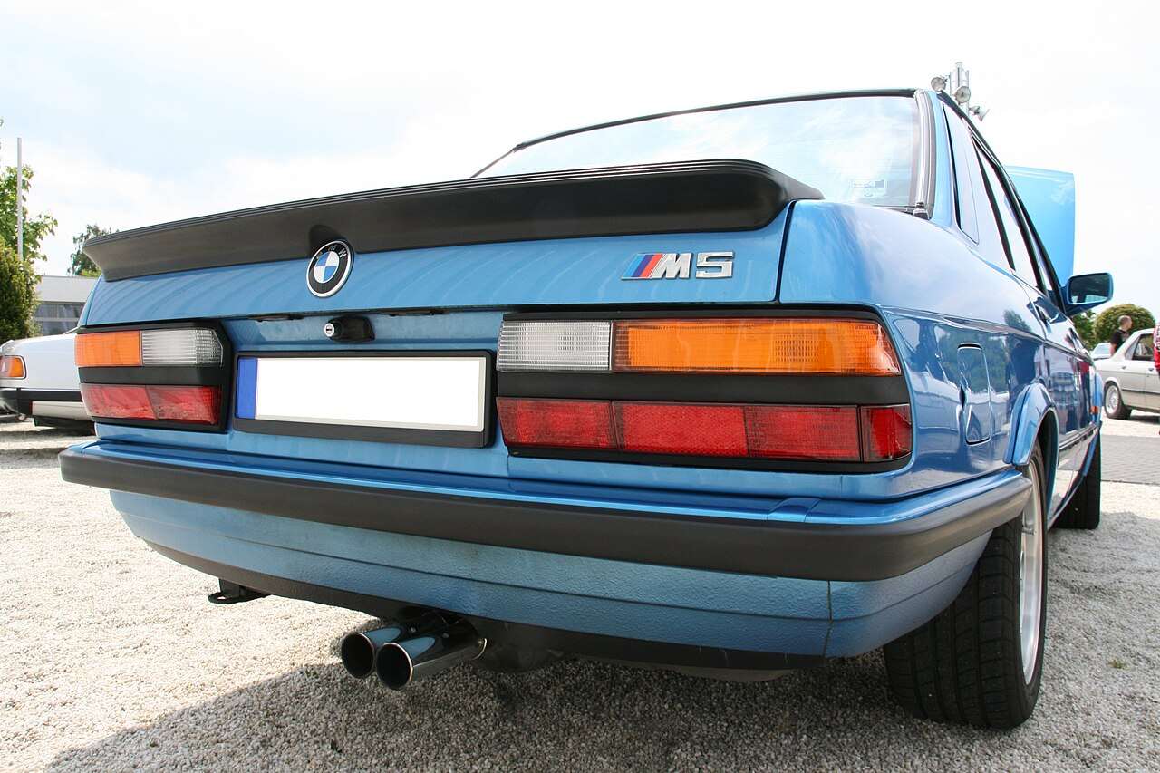 BMW M5 (E28) engineering and design detail