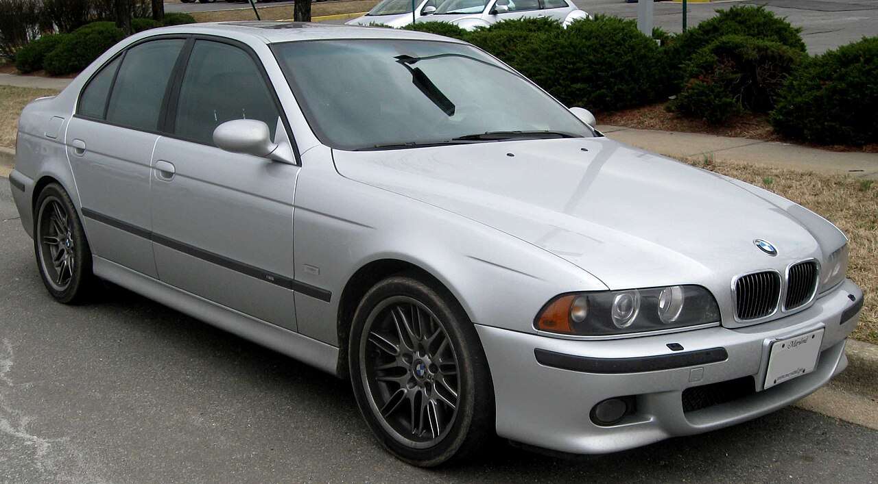 BMW M5 (E39) in period-correct form