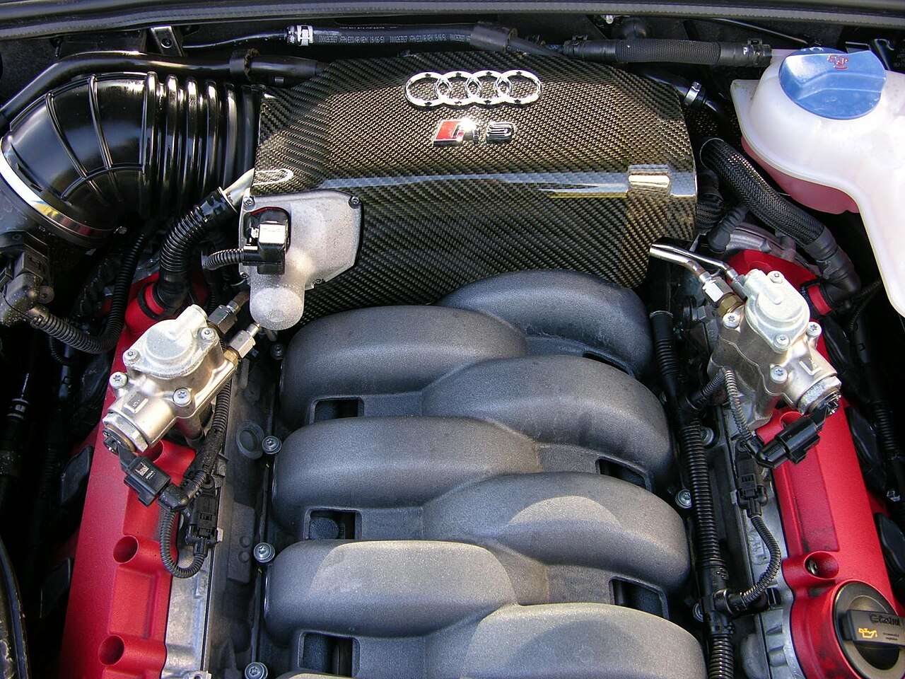 Audi RS4 B7 V8 engine