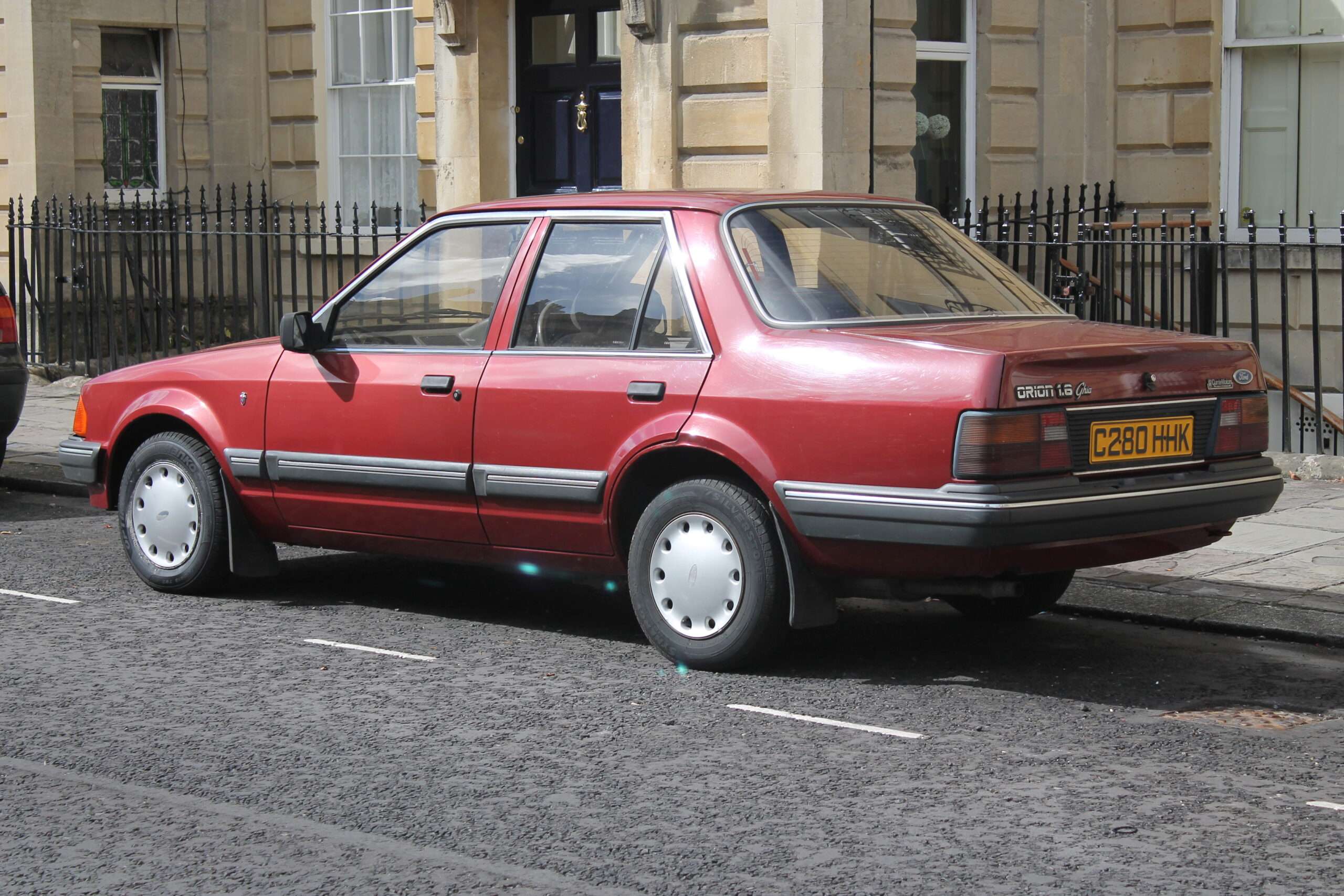 1985 Ford Orion 1.6 Ghia, rear three-quarter view