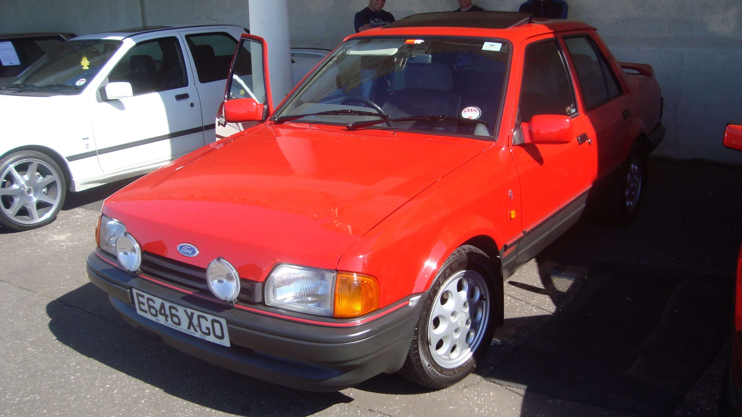 1988 Ford Orion 1.6 Ghia Injection, front three-quarter view