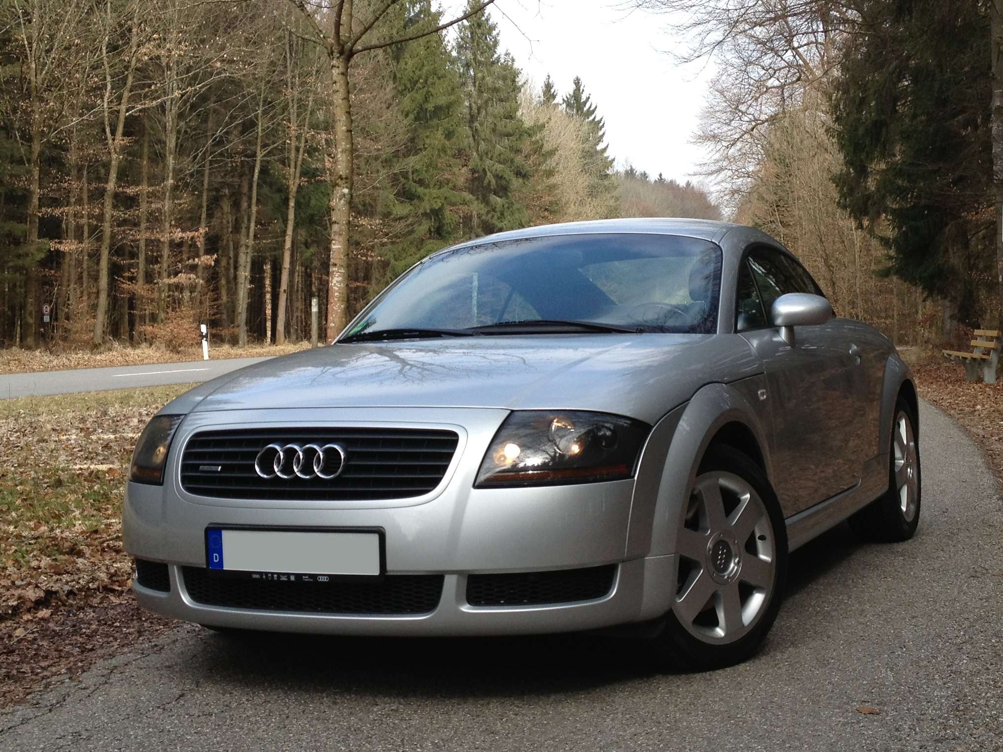 2000 Audi TT 1.8T quattro in side profile