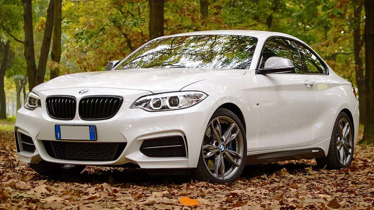 BMW M235i F22 two-door Coupe, front three-quarter view