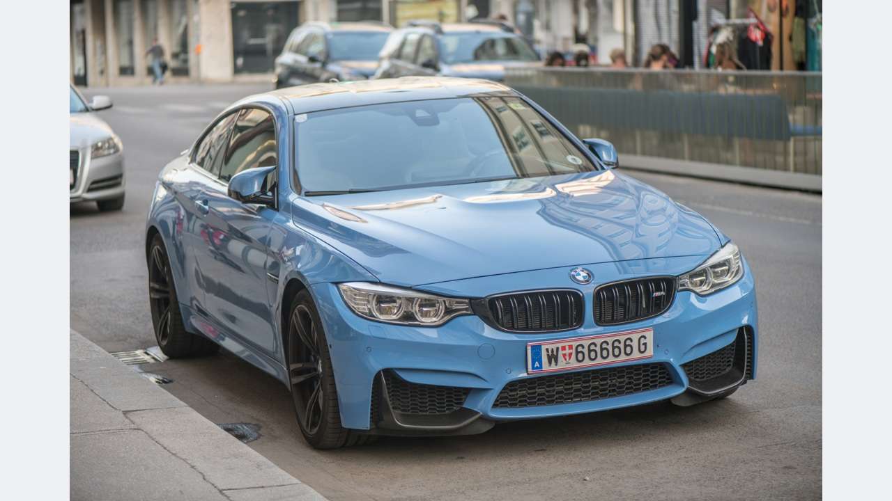 BMW M4 F82 fixed-roof Coupé, front three-quarter view