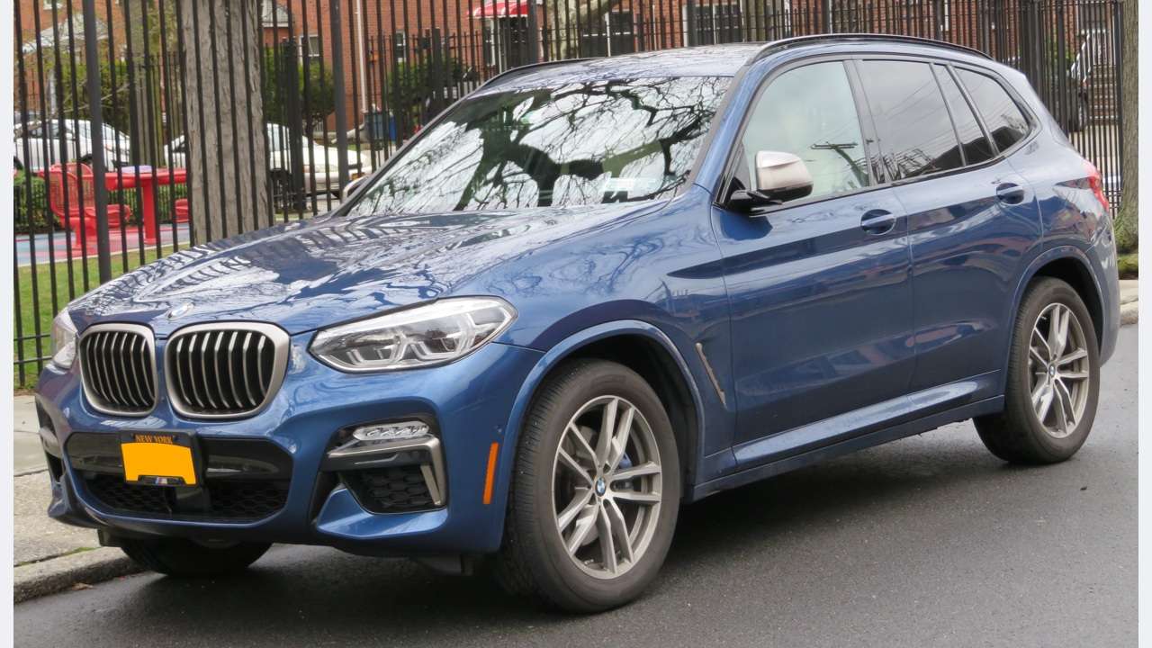 BMW X3 M40i G01 pre-facelift five-door SUV, front three-quarter view