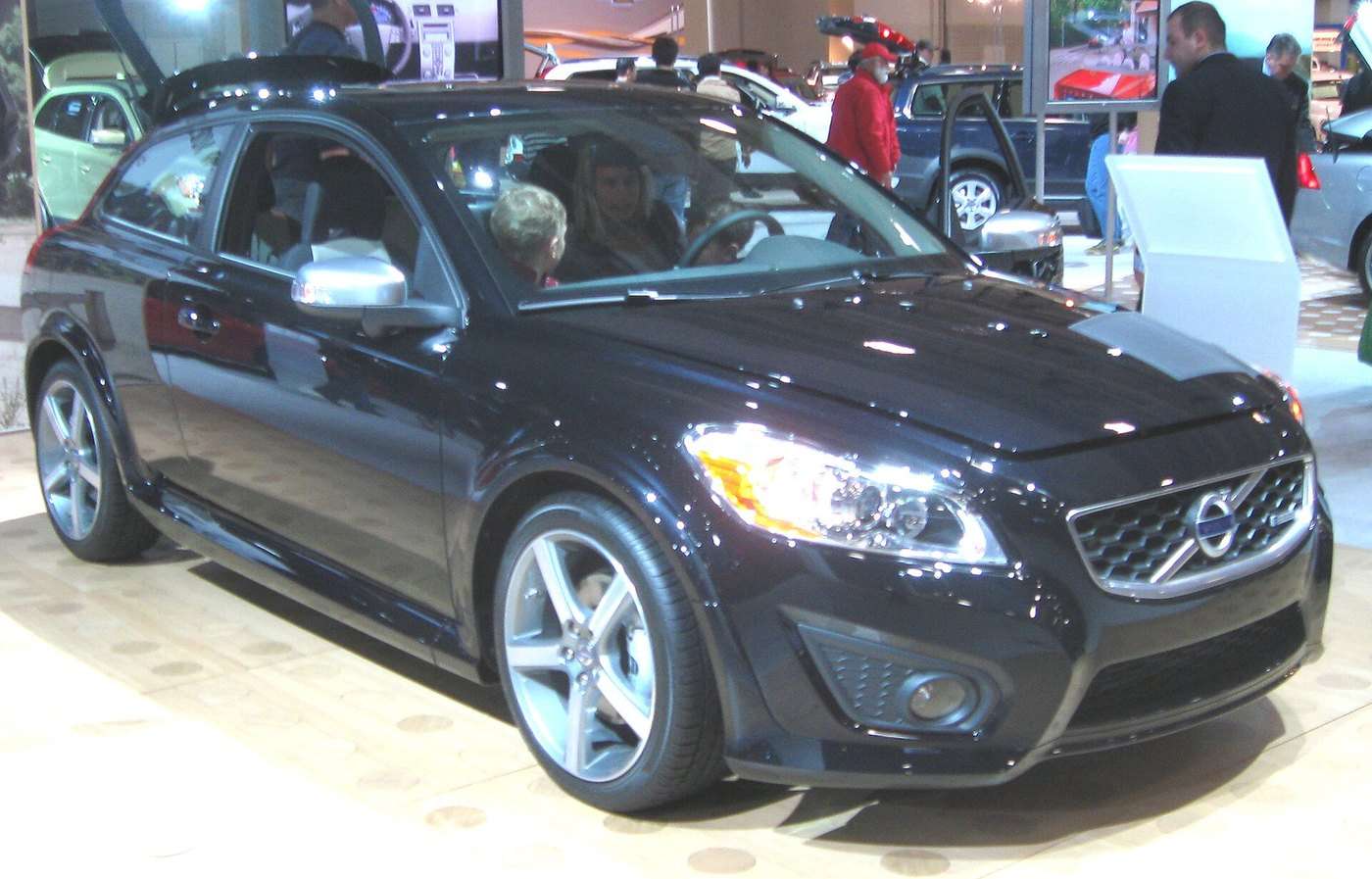 2010 Volvo C30 front three-quarter view