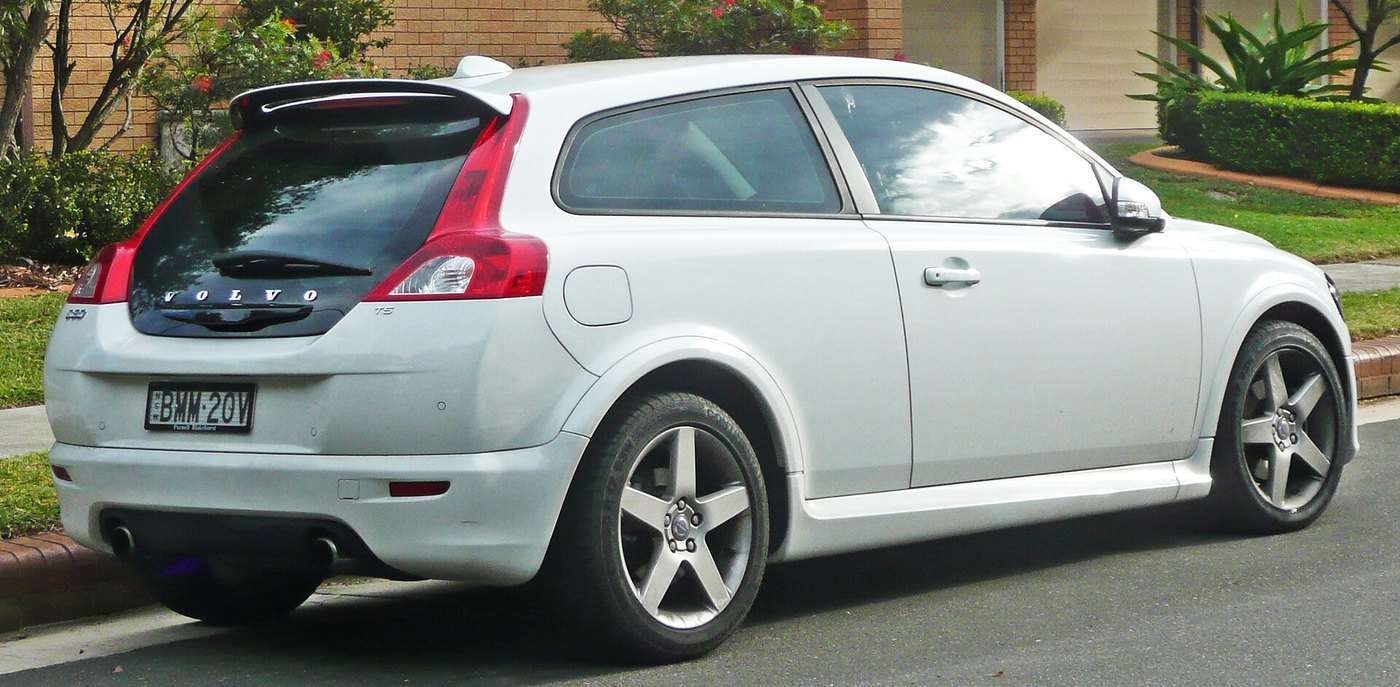 Early Volvo C30 T5 rear three-quarter view