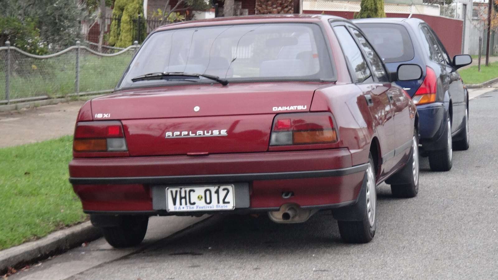 Early Daihatsu Applause Xi rear three-quarter view