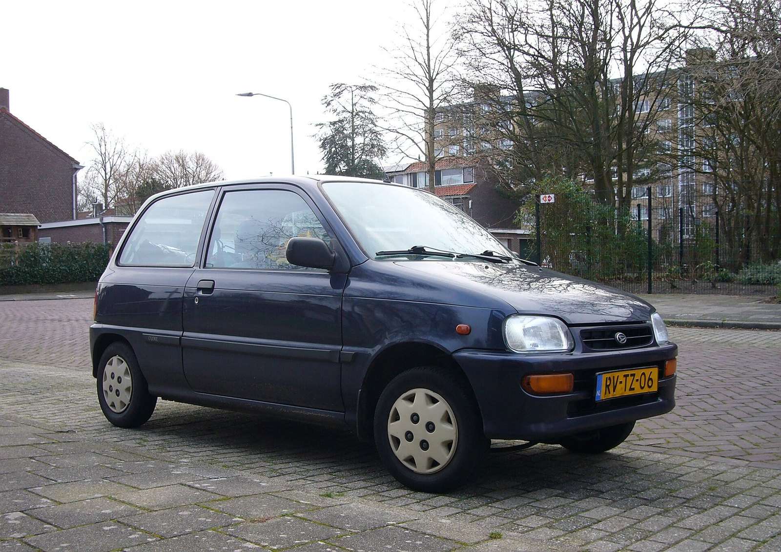 1997 Daihatsu Cuore 850 front three-quarter view