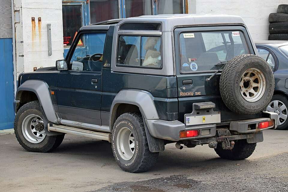 1995 Daihatsu Rocky SE 2.8 TD F78, related to the UK Fourtrak