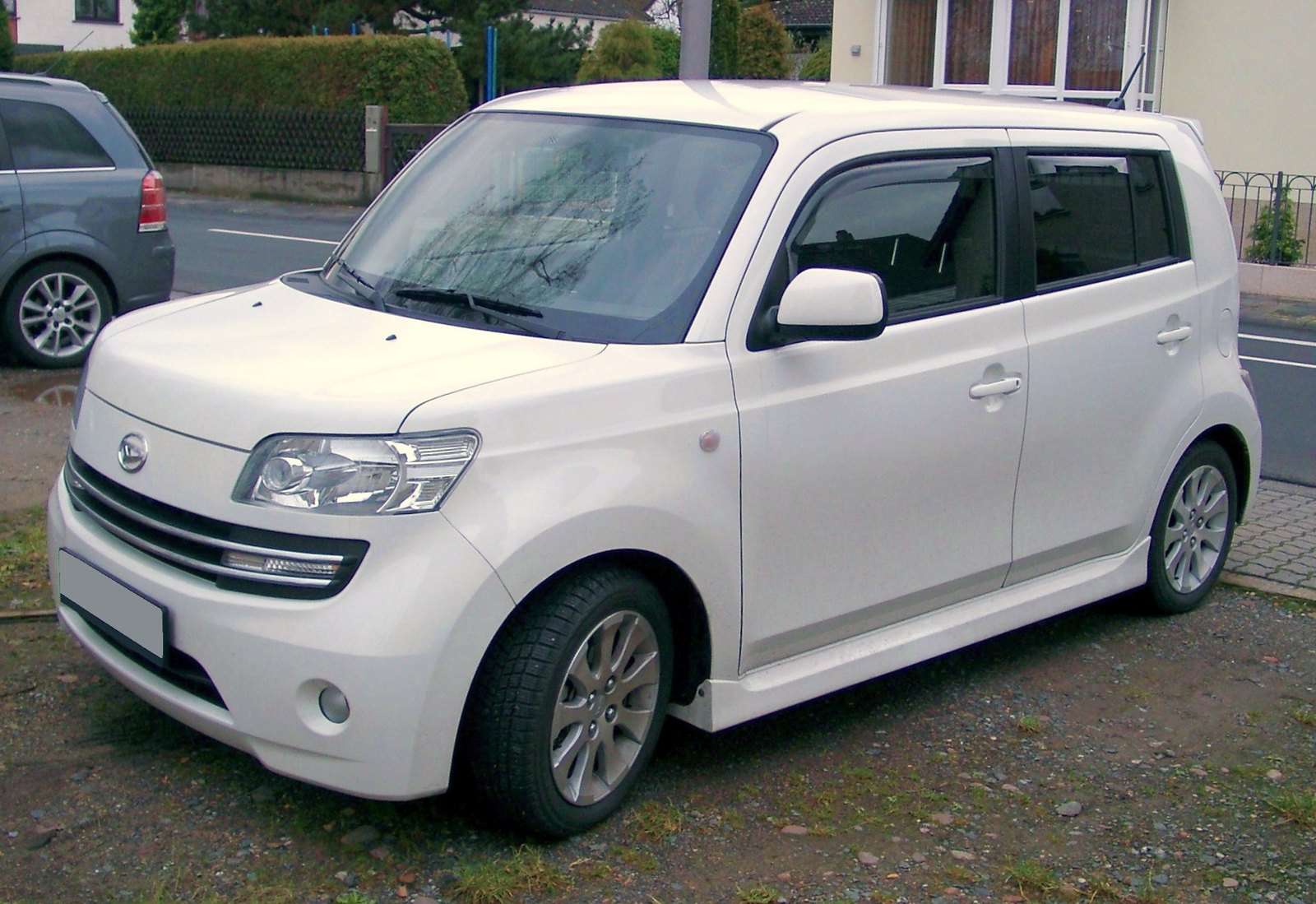 Daihatsu Materia side profile