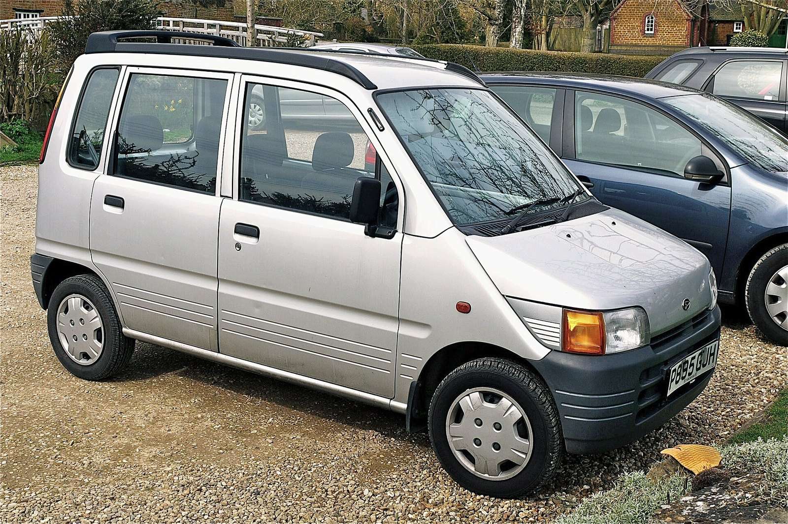 1997 Daihatsu Move front view