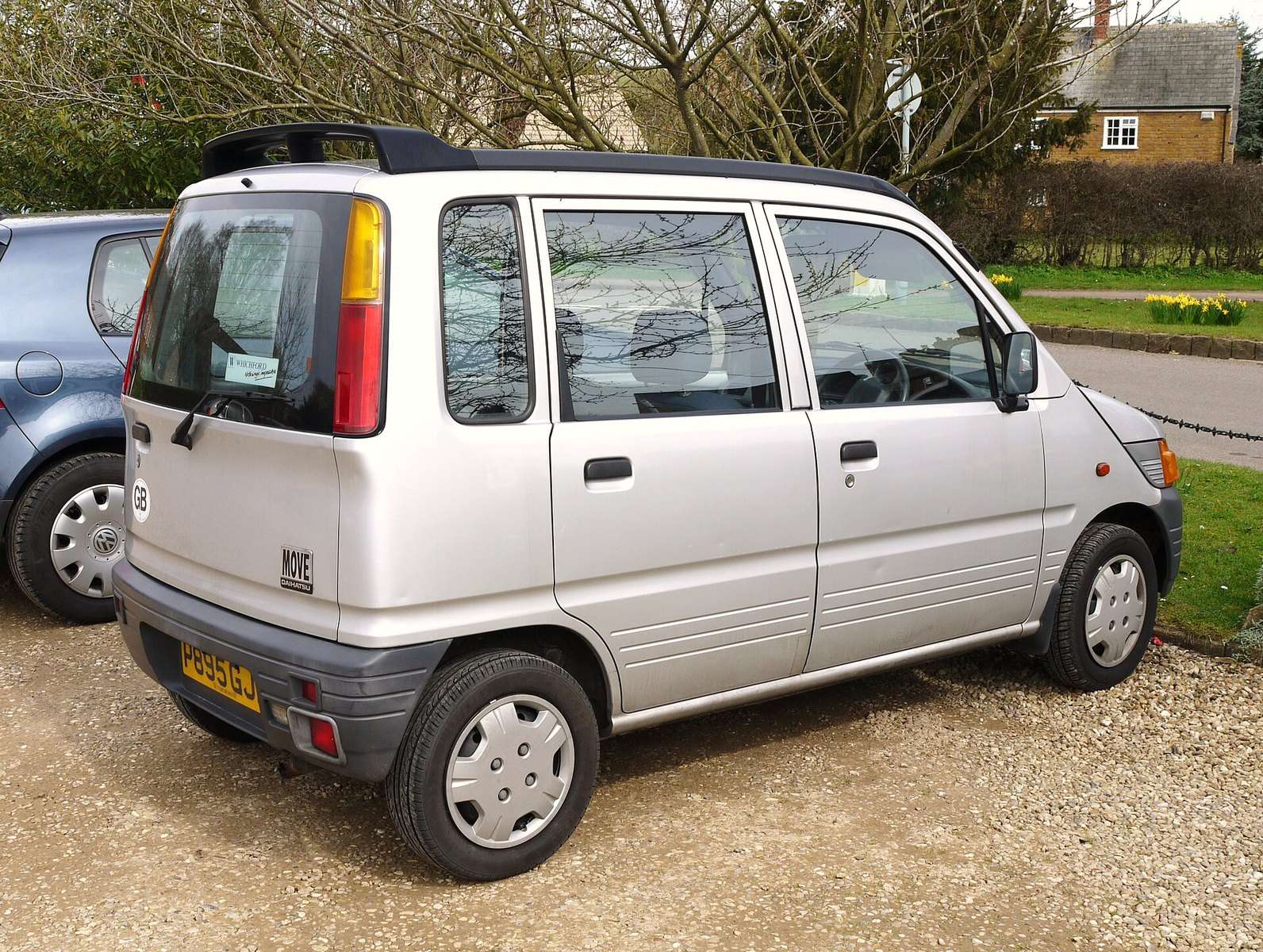 1997 Daihatsu Move rear view