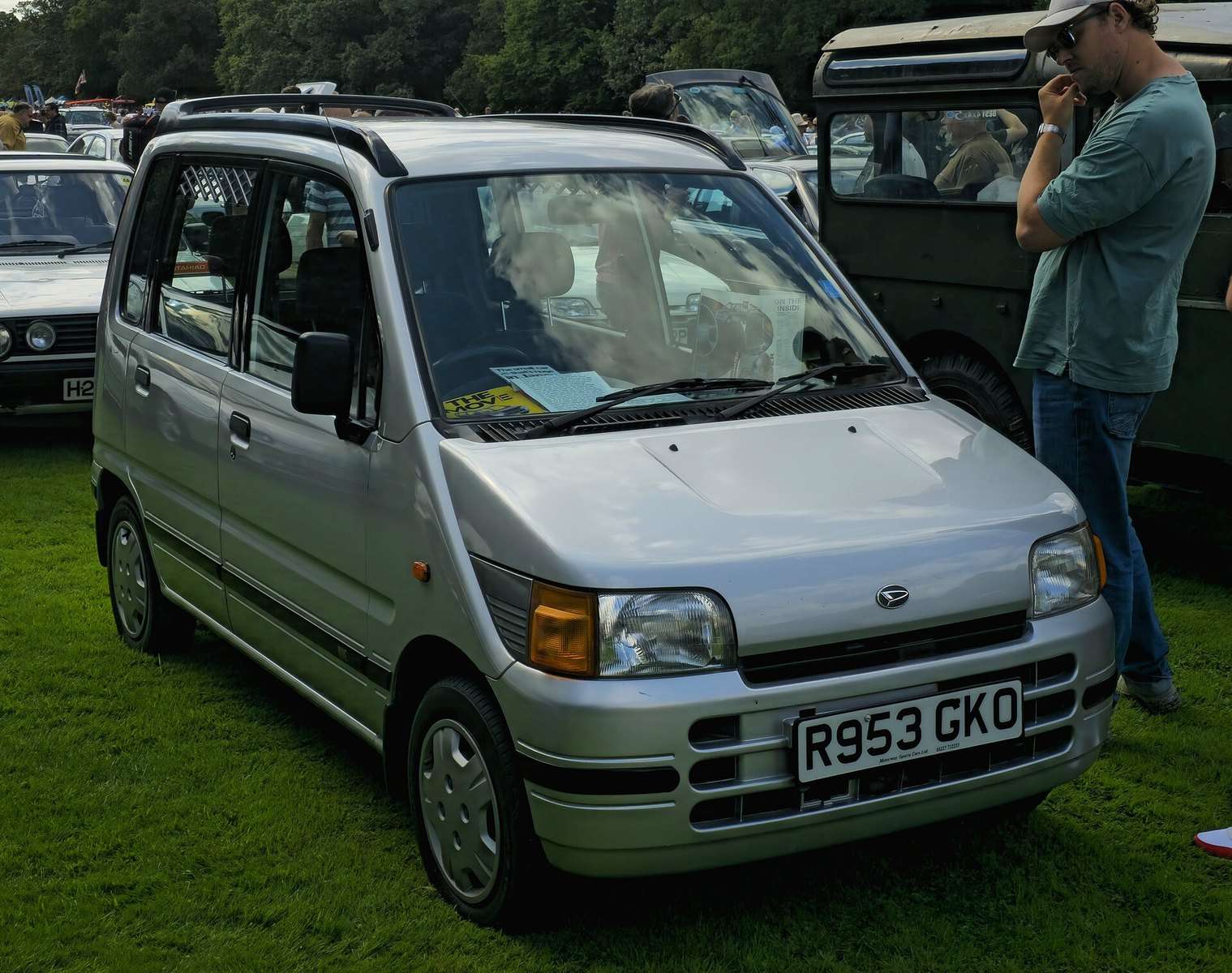 1998 UK-market Daihatsu Move Plus front three-quarter view