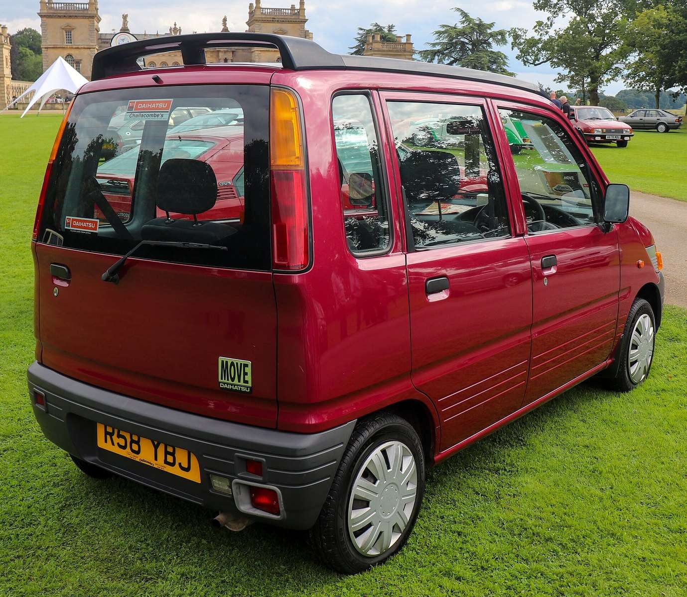 1997 UK-market Daihatsu Move 850cc rear three-quarter view