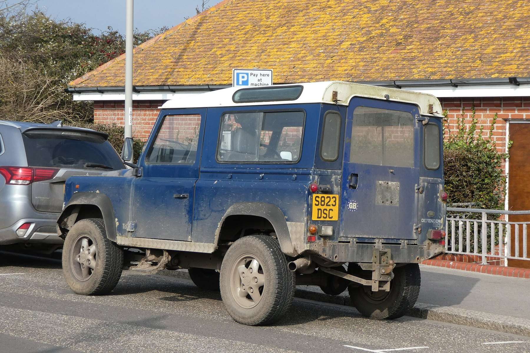 1998 Land Rover Defender 90 showing the contemporary body style