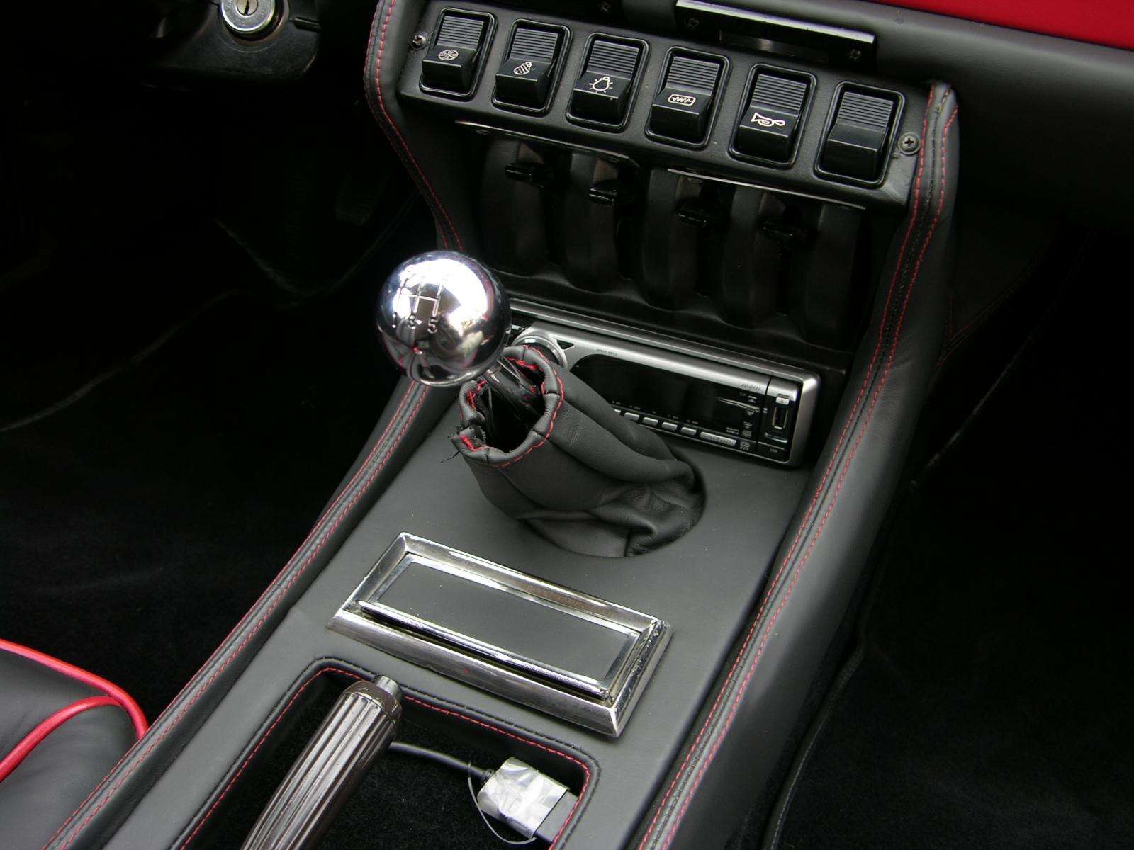 Fiat Dino Coupé five-speed gearlever and centre console