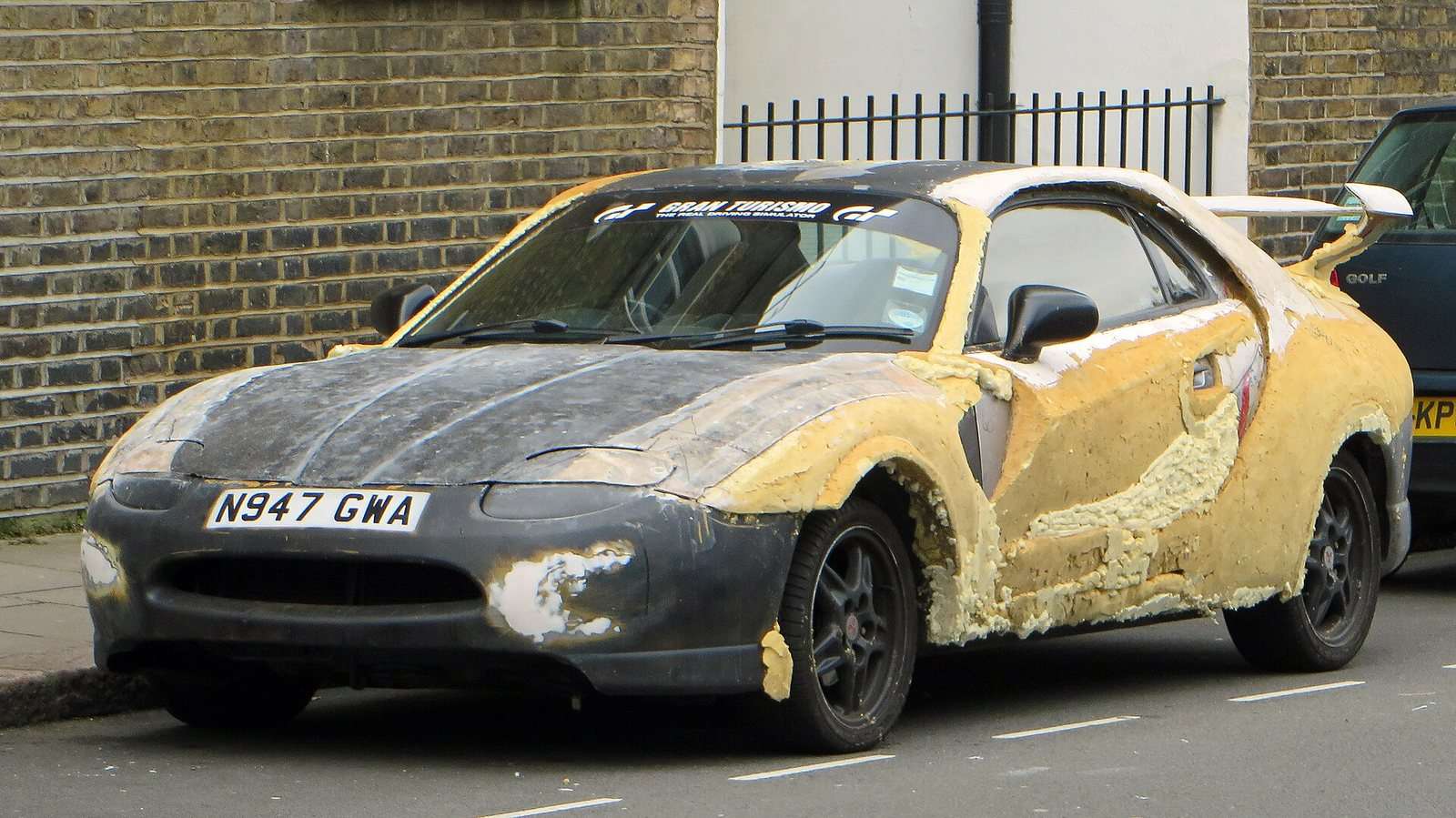 Mitsubishi FTO front three-quarter view