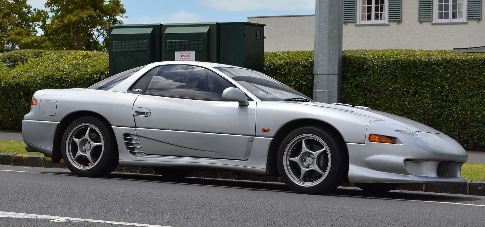 Facelift Mitsubishi GTO with fixed projector headlamps