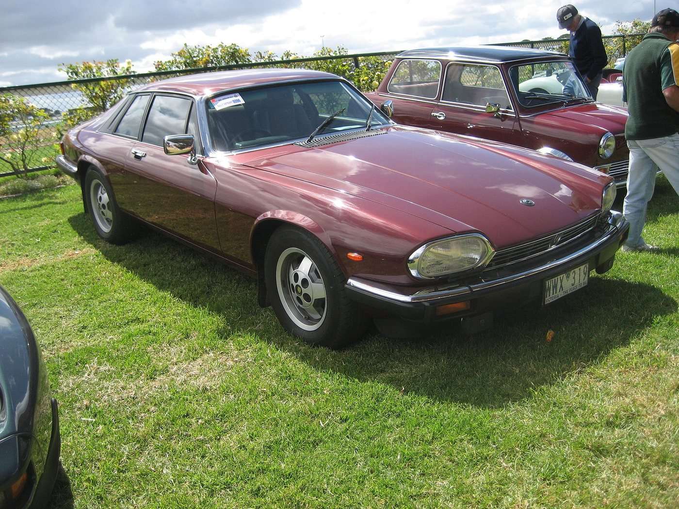 Jaguar XJ-S coupé side profile