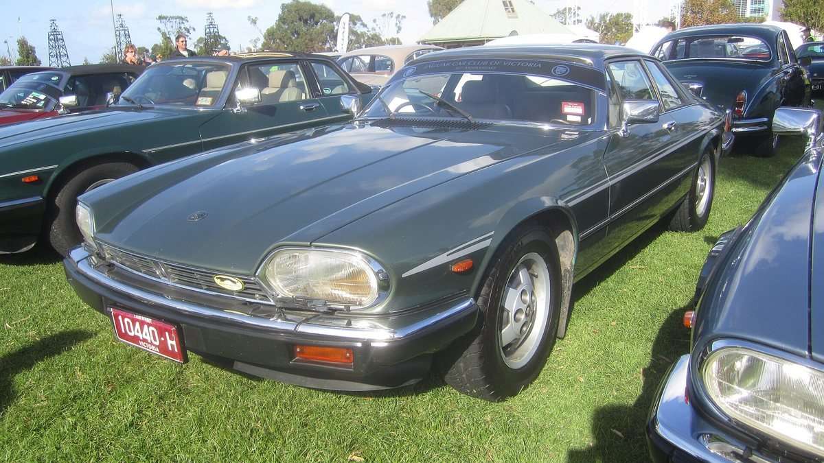 1988 Jaguar XJ-S V12 coupé front three-quarter view