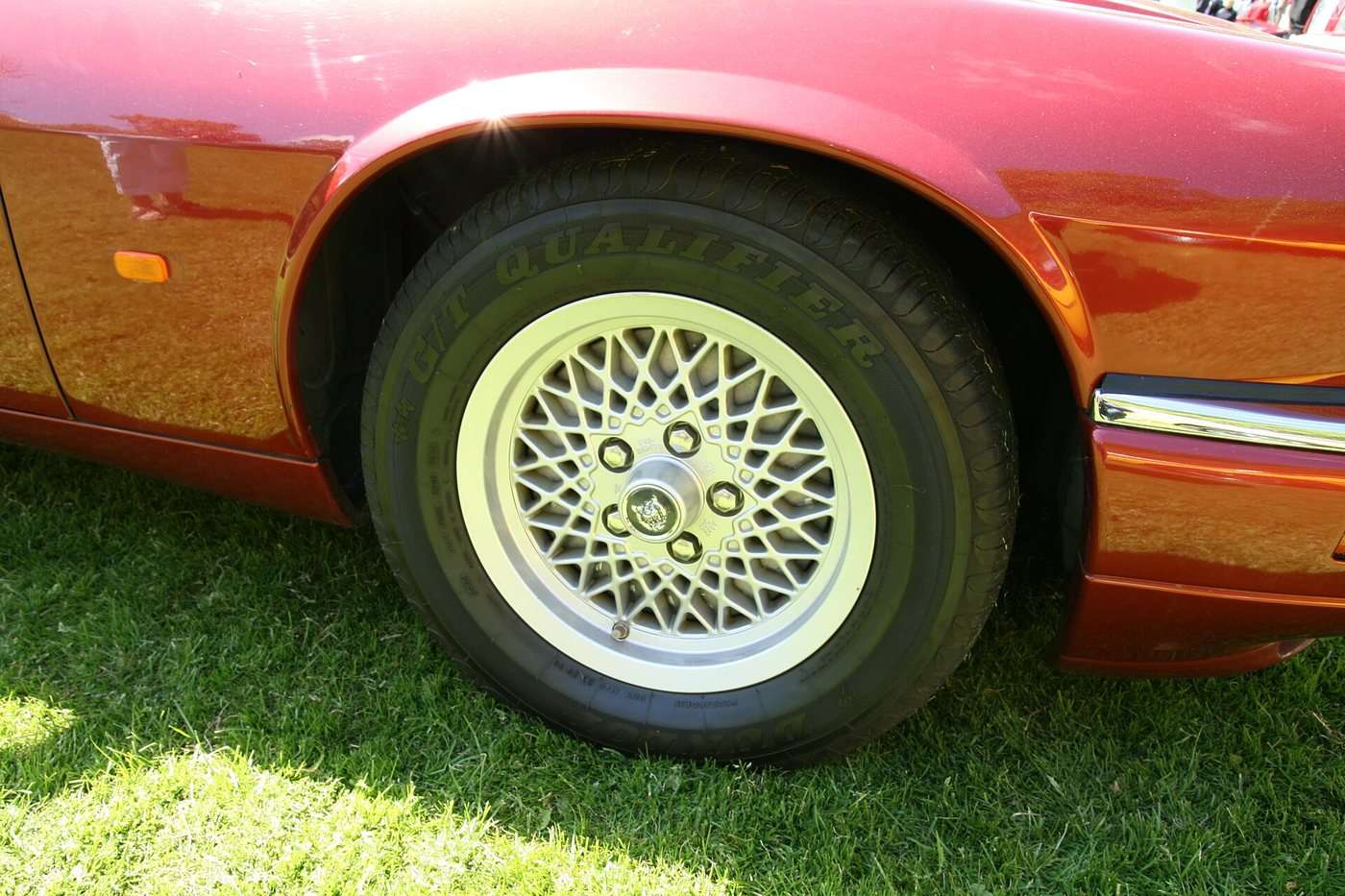 Jaguar XJS lattice alloy wheel detail