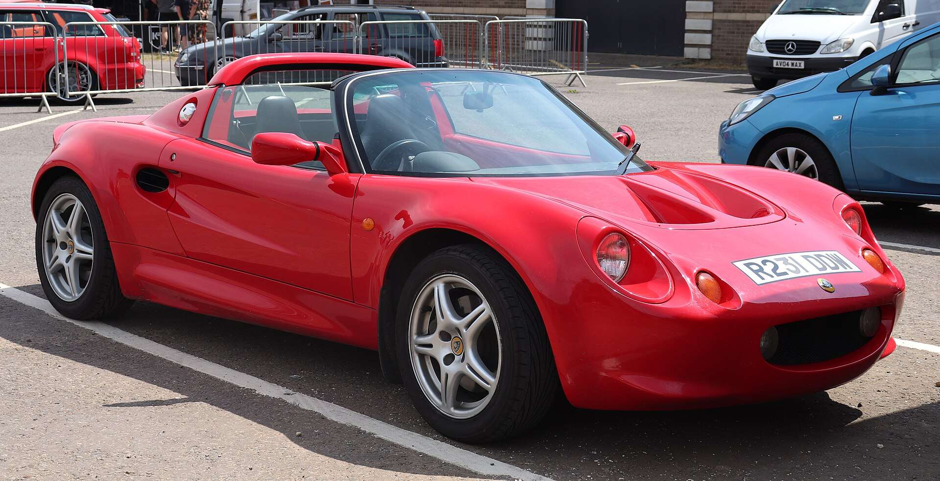 1997 Lotus Elise S1 front three-quarter view