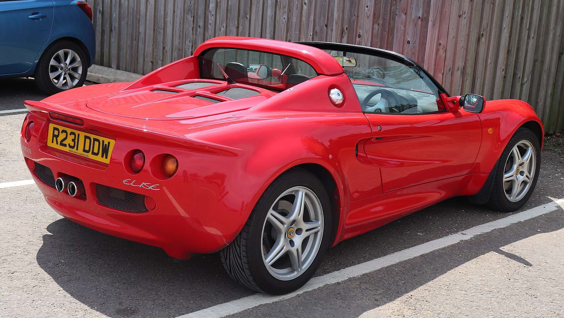 1997 Lotus Elise S1 rear three-quarter view
