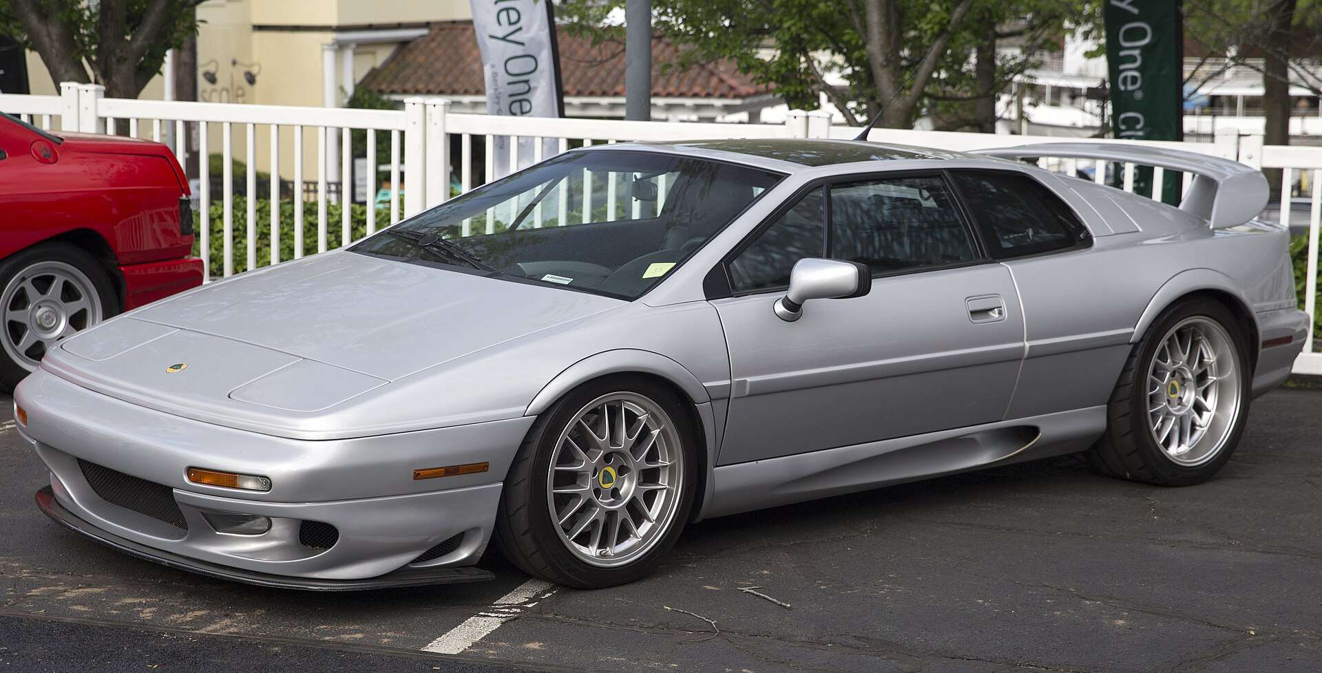 2003 Lotus Esprit V8 front three-quarter view