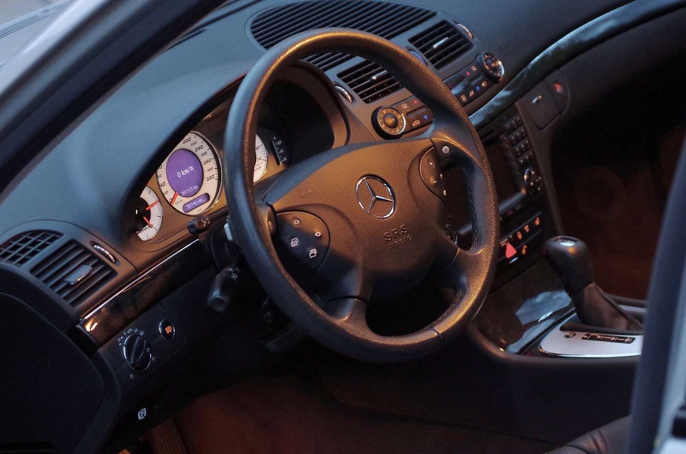 Mercedes-Benz E55 AMG W211 interior