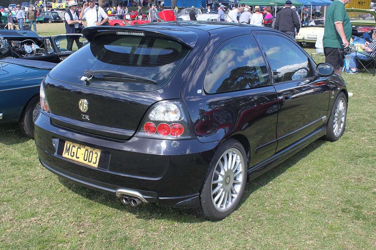 2005 MG ZR 160 rear three-quarter view