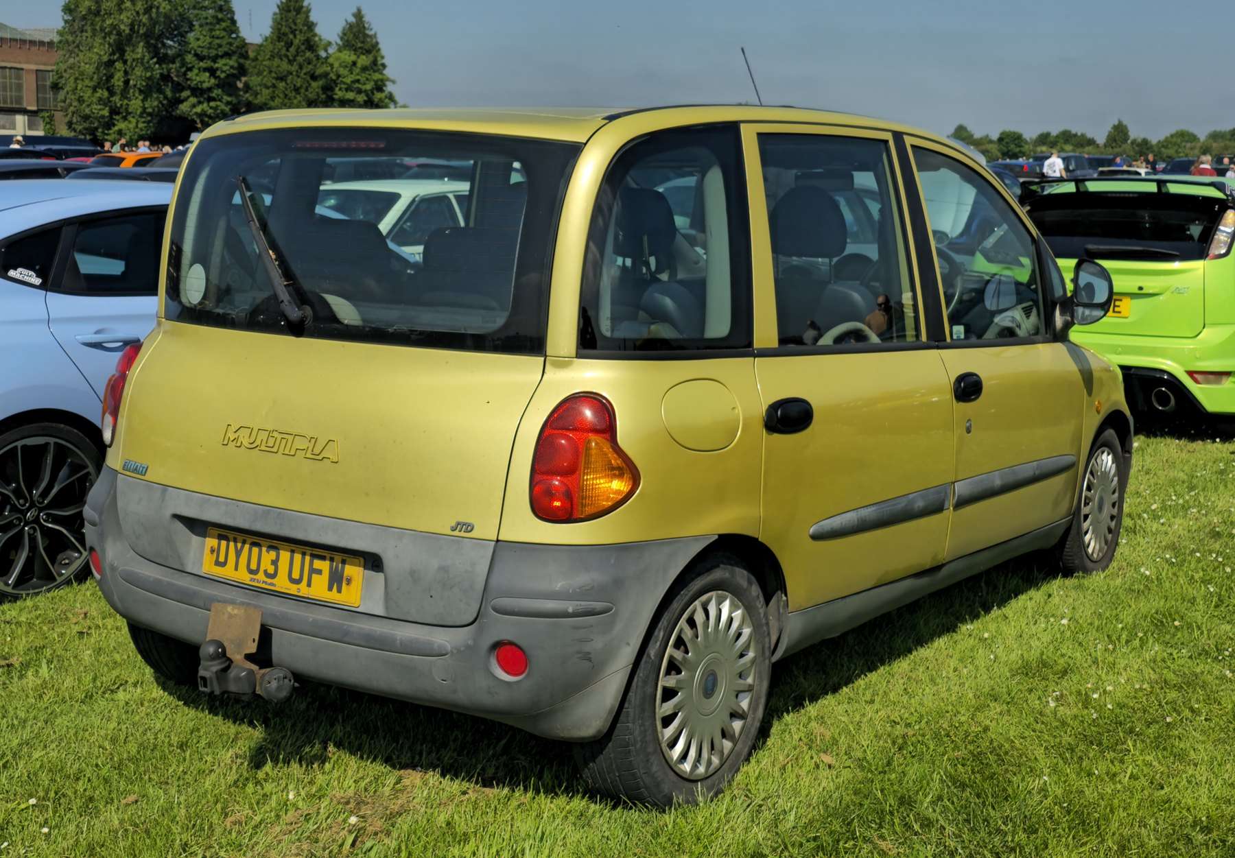 Yellow first-generation Fiat Multipla viewed from the rear