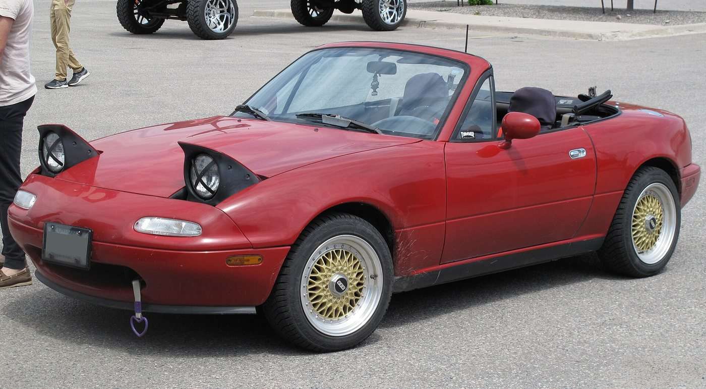Mazda MX-5 NA front three-quarter view
