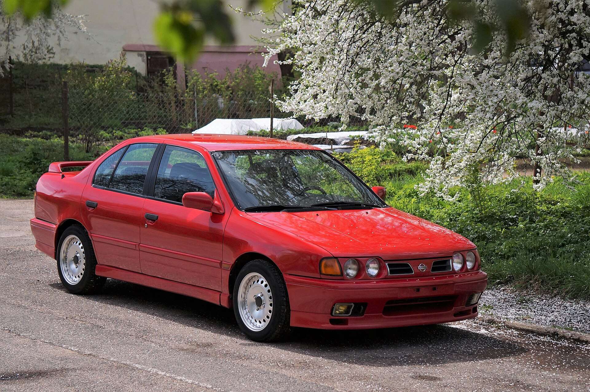Red Nissan Primera P10 eGT rear three-quarter view
