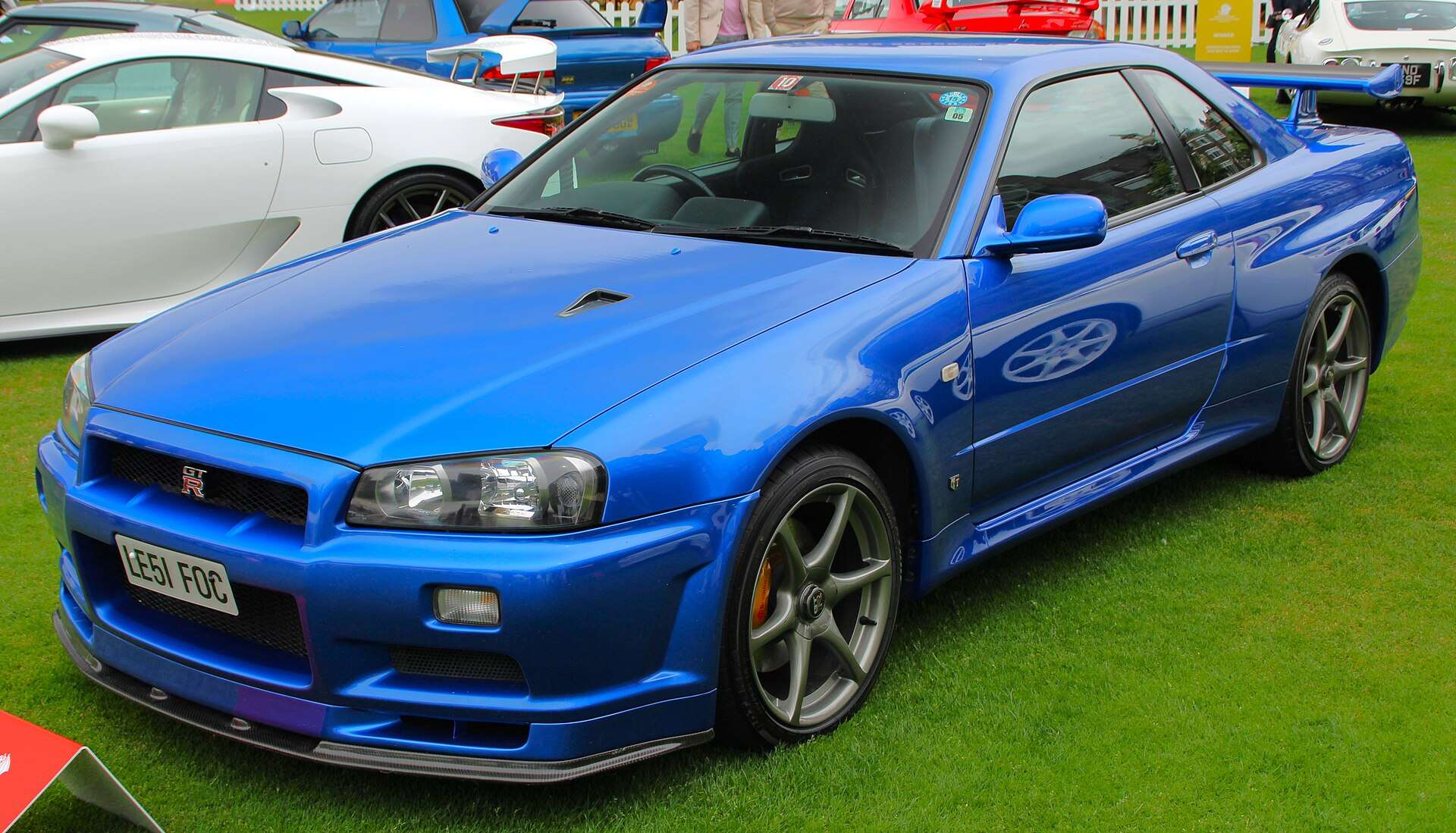 Blue Nissan Skyline GT-R R34 V-Spec II side and front view