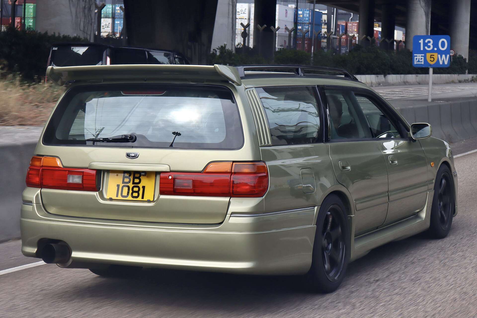 Silver Nissan Stagea 260RS Autech rear three-quarter view