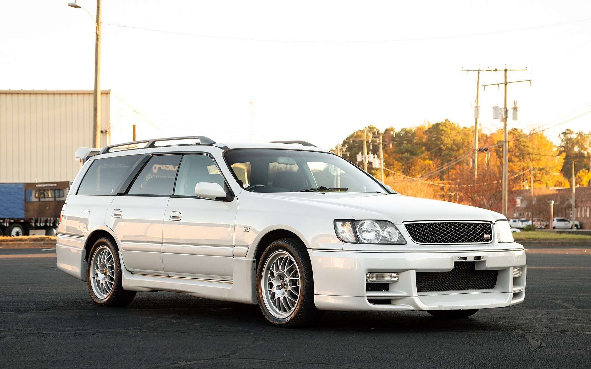 White Nissan Stagea 260RS Autech front three-quarter view