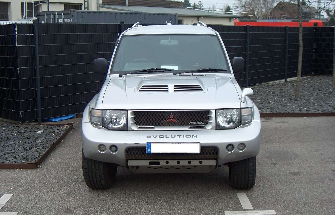 Mitsubishi Pajero Evolution front and wide-body detail